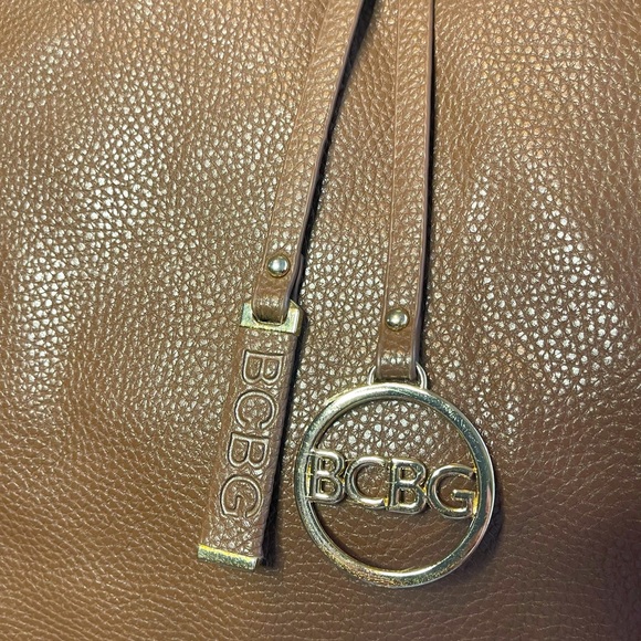 BCBG Brown Tote Shoulder Bag w/matching Removable Pouch - Picture 4 of 11